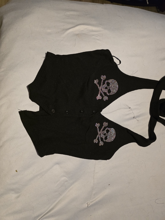 SHEIN Tops - SHEIN Black Cropped Ribbed Tank with Rhinestone Skull